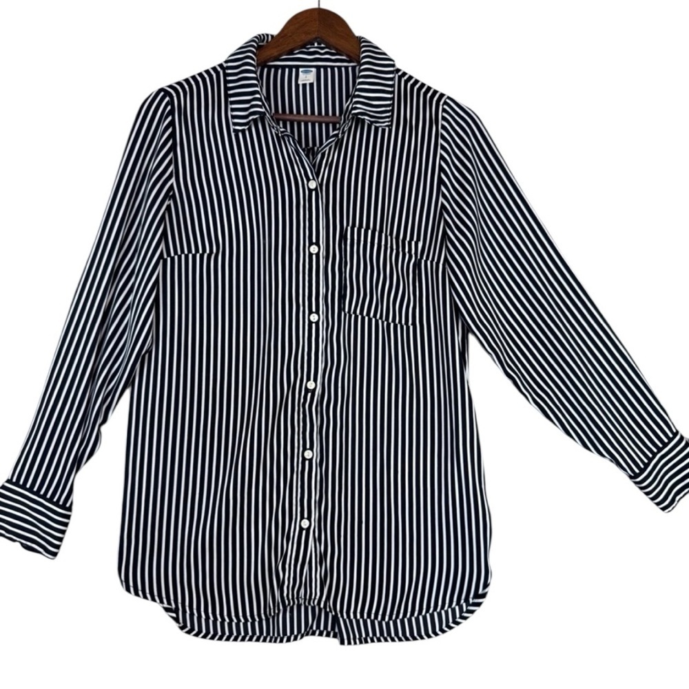 Old Navy Black and White Striped Silky Woman’s Dress Shirt Small